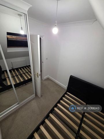 4 bedroom terraced house to rent - Photo 5
