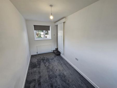 4 bedroom semi-detached house to rent - Photo 5