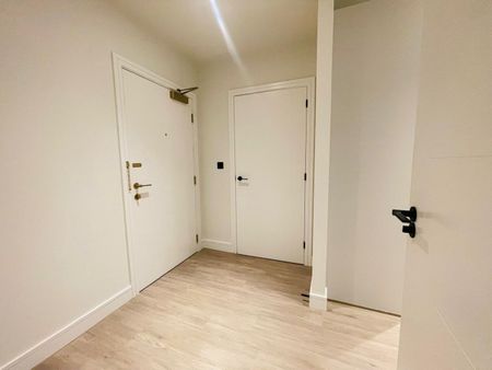 1 Bed Flat, Glasswater Locks, B4 - Photo 2