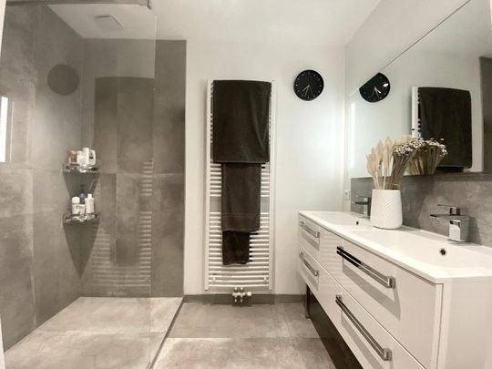 Location Appartement 3 pièces 65m² BORDEAUX 33800 - Photo 1