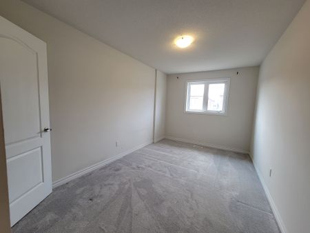 For Lease - 121 Baker Street, Thorold, Ontario - Photo 5