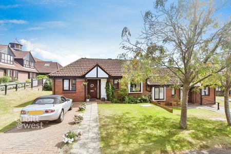 2 bedroom detached bungalow to rent - Photo 2