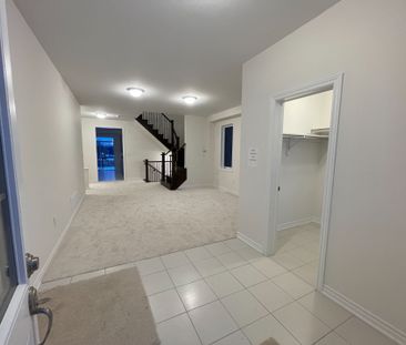 For Lease - 21 Sanford Circle, Springwater, Ontario - Photo 5