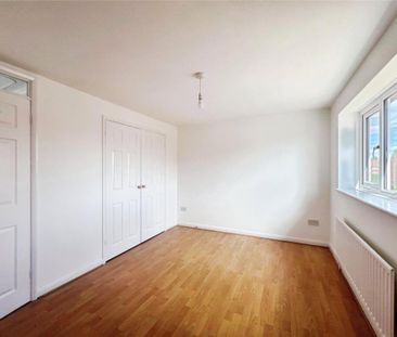 2 bedroom end of terrace house to rent - Photo 5