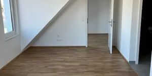 Attraktive 2-Zimmer Dachgeschosswohnung mit Terrasse nahe U1 - Photo 3
