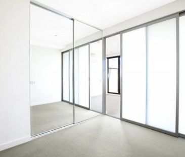 Luxury, Convenience and Contemporary Flair - Photo 2