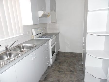 PRIME LOCATION! - Photo 5