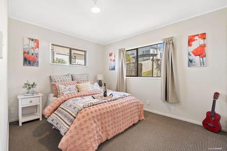 Totara Vale, 3bedroom - Photo 2
