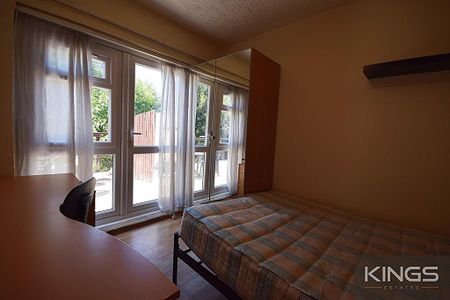 5 bedroom semi-detached house to rent - Photo 2