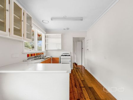 3 BEDROOM FAMILY HOME - Photo 3