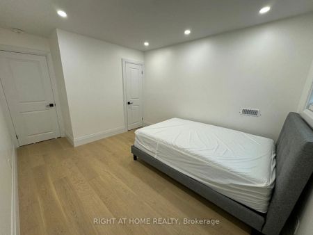 Detached Home For Lease | W9229490 - Photo 3