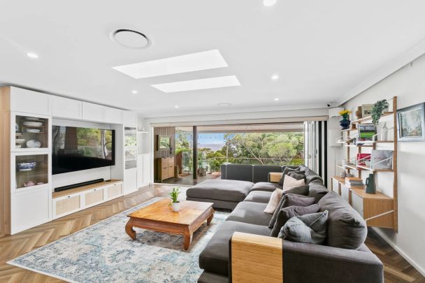 Entertainer's dream by the beach - Photo 1