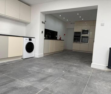 6 bedroom semi-detached house to rent - Photo 6