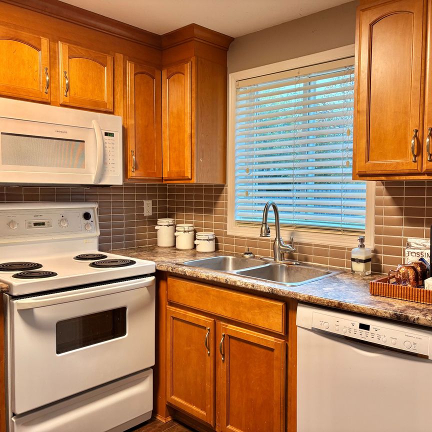 For Lease - 181 Columbia Road, Barrie, Ontario - Photo 1