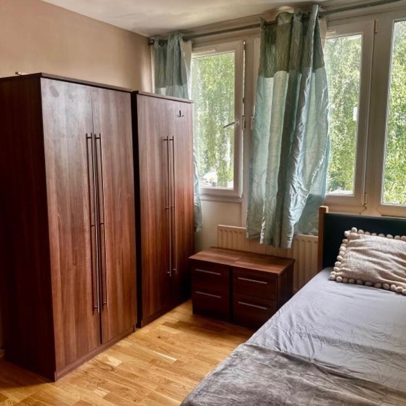 Room in a Shared Flat, Ibsley Gardens, SW15 - Photo 1