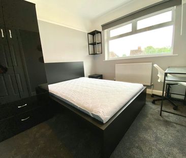 Terraced House to rent on - Photo 6