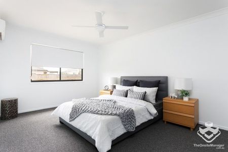 Breaking lease ,4 Bedroom Townhouse, Ducted aircon - Photo 4