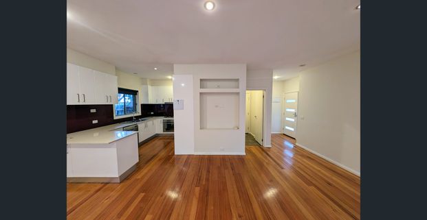 Spacious villa, rear of the block! - Photo 1