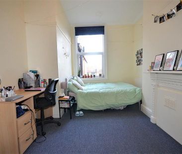 8 bedroom semi-detached house to rent - Photo 4