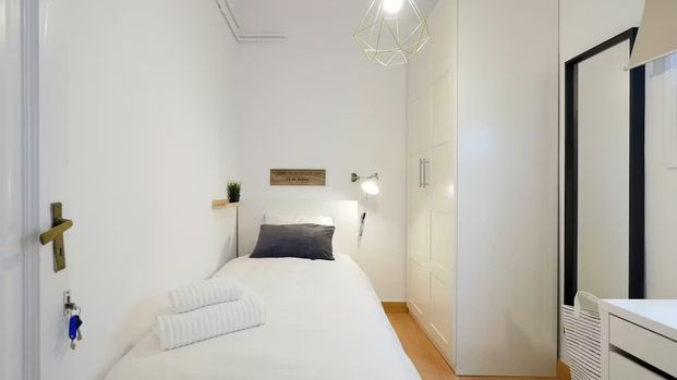 Carrer de Laforja, Barcelona, Catalonia 08021 - Photo 1