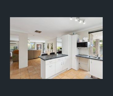 Powered Workshop, Underground Pool & Ducted A/C!! - Photo 2