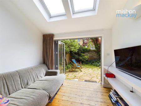 4 bedroom terraced house to rent - Photo 2