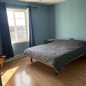 3 1/2 spacieux au 3e étage non fumeur - Photo 2