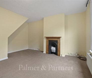 2 bedroom end of terrace house to rent - Photo 2