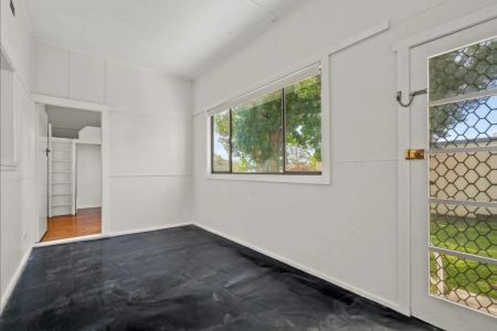 The Ideal Family Home - Conveniently located to all amenities - Photo 4