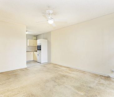 Beachside Living with Sea Views – Just Steps from the Sand! - Photo 1