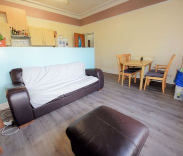 7 bedroom Flat in Wood Lane, Leeds - Photo 1