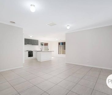 SPACIOUS FAMILY HOME IN SOUGHT AFTER LOCATION - Photo 6