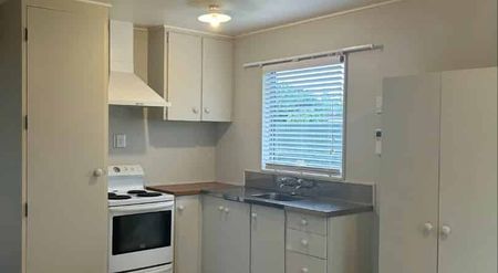 Cozy Three-Bedroom Family Home - Photo 5