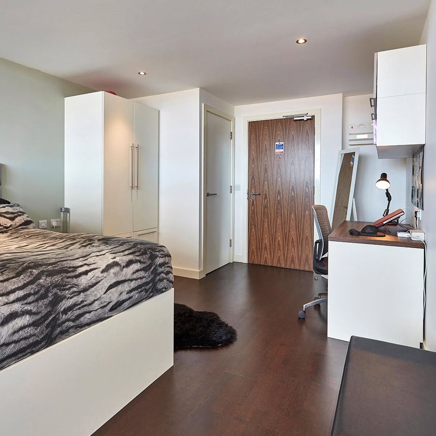 Apt 1, Piccadilly Residence - Photo 1