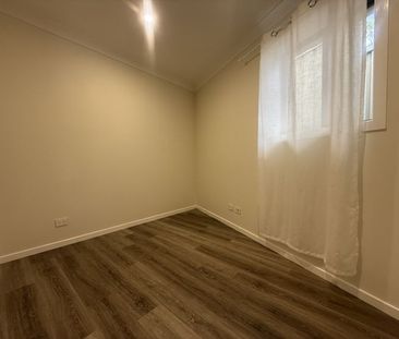 Modern 2-Bedroom Granny Flat in Quiet Ambarvale Cul-de-sac - Photo 3