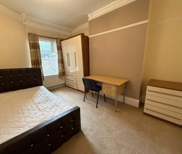 1 bedroom in a house share to rent - Photo 6