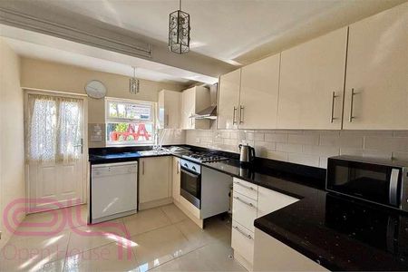 Staines Road, Hounslow, TW3 - Photo 2