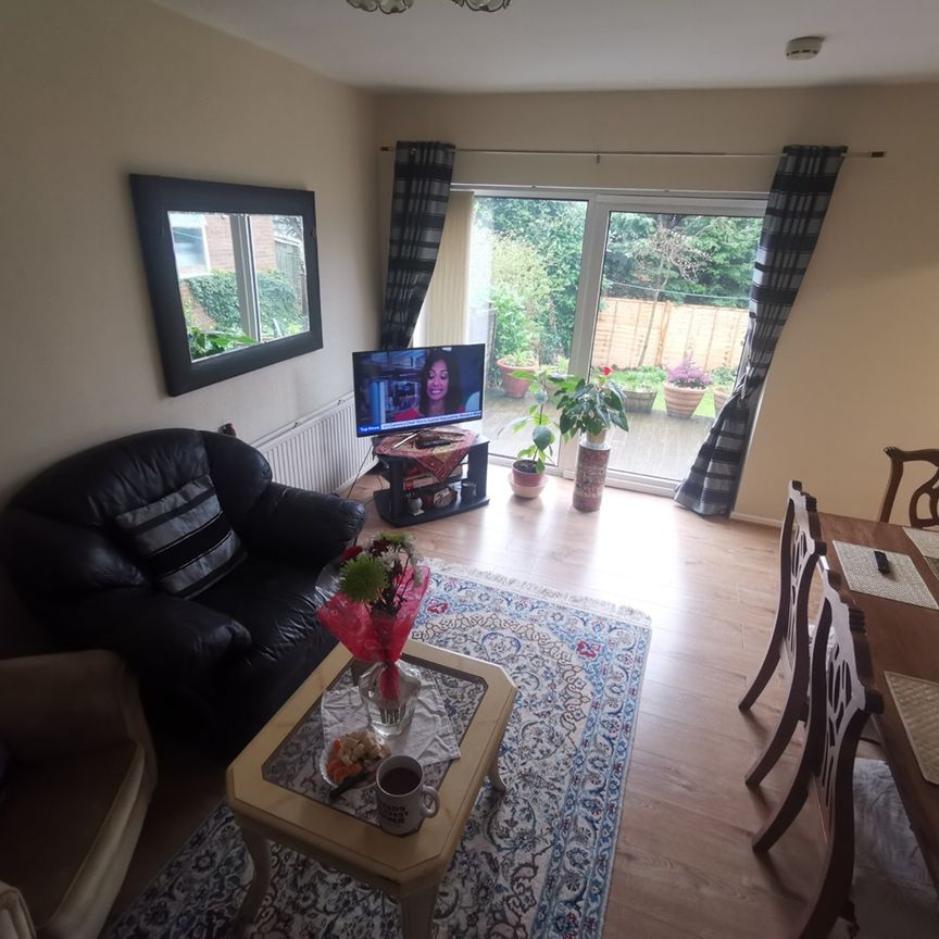 Room in a Shared House, Primley Park Lane, LS17 - Photo 1