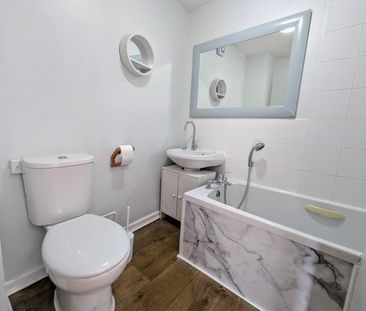 2 Bed End Terrace, Thorn Grove, M14 - Photo 5