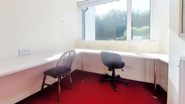 8 bedroom house to rent - Photo 1