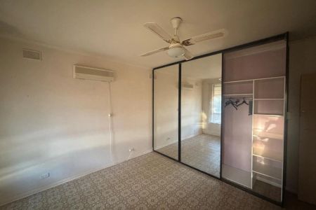Spacious Family Home with Abundant Outdoor Space – Ideal for Comfortable Living - Photo 5