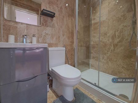1 bedroom in a house share to rent - Photo 4
