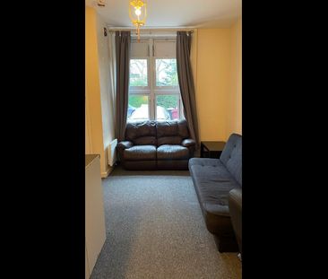 1 Bed Flat, Bulmershe Road, RG1 - Photo 2