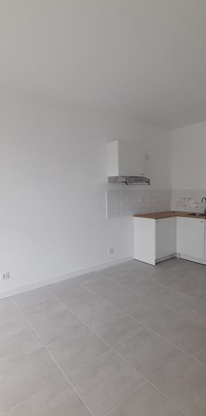 Location Appartement 1 pièce 31m² MARIGNANE 13700 - Photo 1