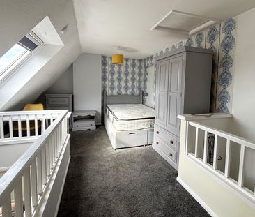 Veryan, Woking, Surrey, GU21 - Photo 2