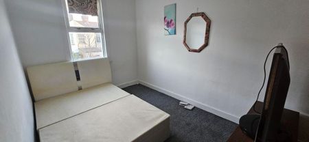4 bedroom terraced house to rent - Photo 2