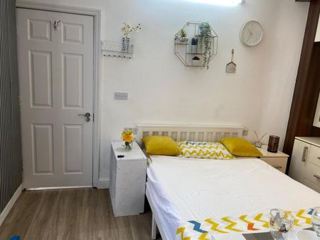 Studio to rent - Photo 3
