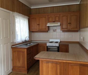 Spacious 3-bedroom home - Photo 6