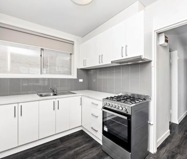 Renovated two bedroom unit with courtyard - Photo 1