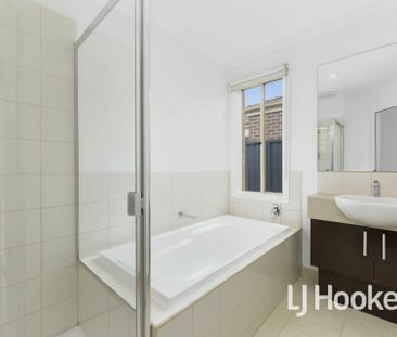 Fresh 3 Bedroom - Photo 5